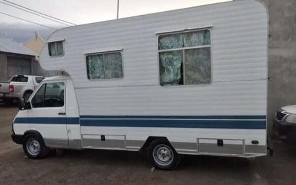 Camper sobre chasis 5 personas - Imagen 3