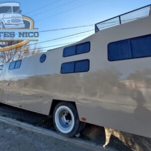 Mercedes Benz - 9/10 personas - $7.000.000