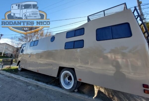 Mercedes Benz - 9/10 personas - $7.000.000